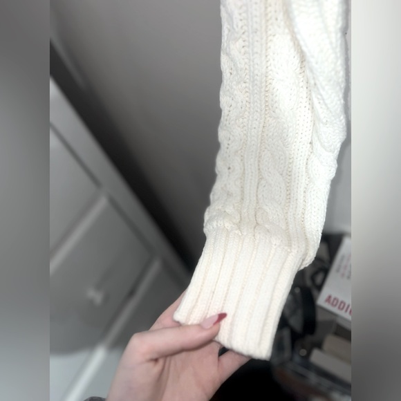 Aeropostale sweater - Picture 2 of 3